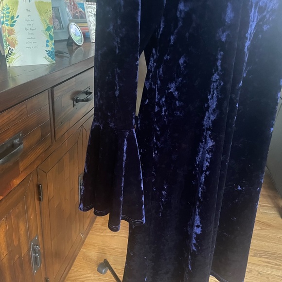 Karen Kane crushed velvet like new dress. Size sm - Picture 3 of 5